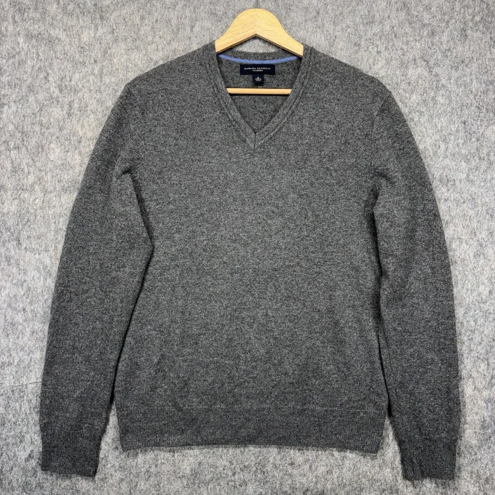Banana Republic 100% Cashmere Sweater V Neck Men's Small Gray‎ Soft Knit Luxe